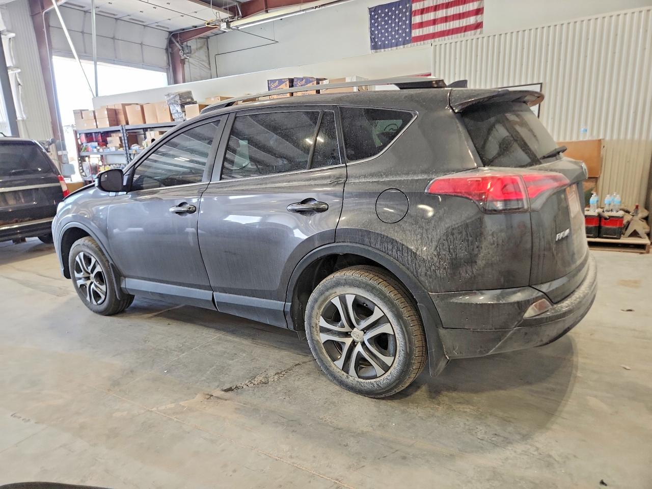 2017 TOYOTA RAV 4 — VIN JTMBFREV8HJ706445 — photo 2